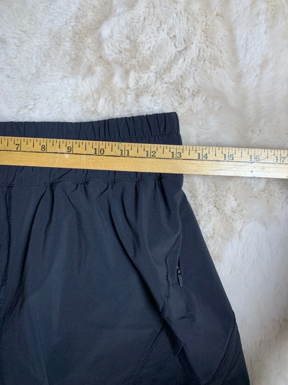 Lululemon black track shorts sz 8